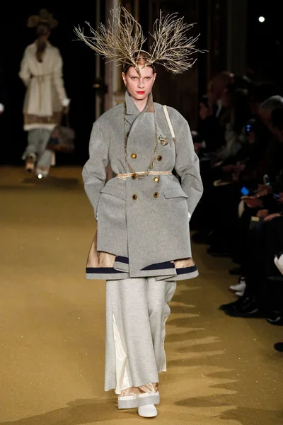 Look 28